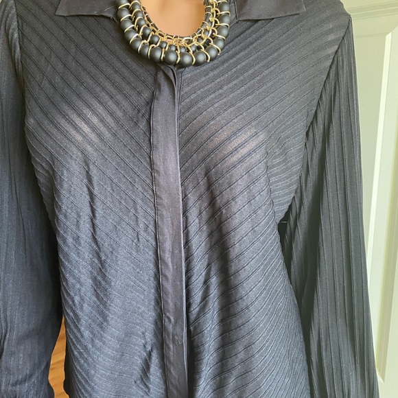 Beautiful fitted shirt by Rafellla nwt size large - Picture 4 of 5